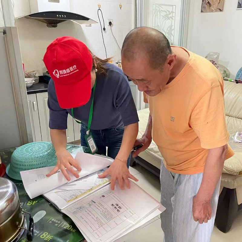 剴捷盛小姐姐正在介紹富匯產(chǎn)品